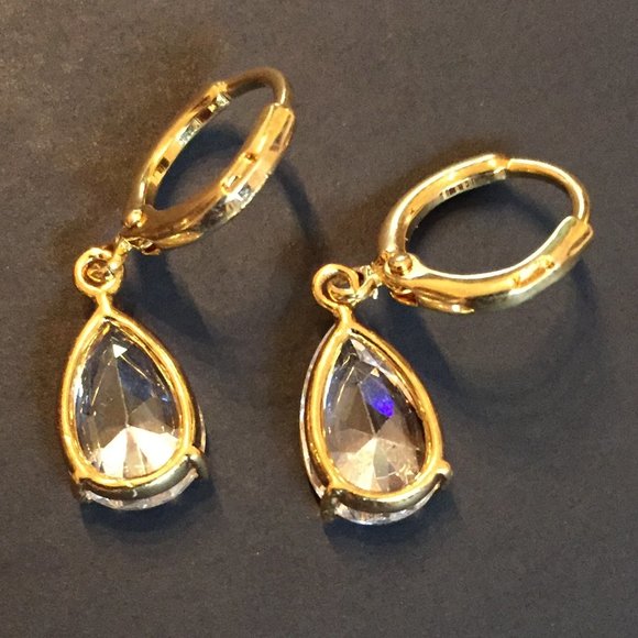 Yellow gold plated crystal earrings - Picture 2 of 4